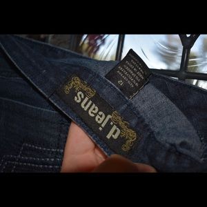 Size 12 D Jeans Capris.